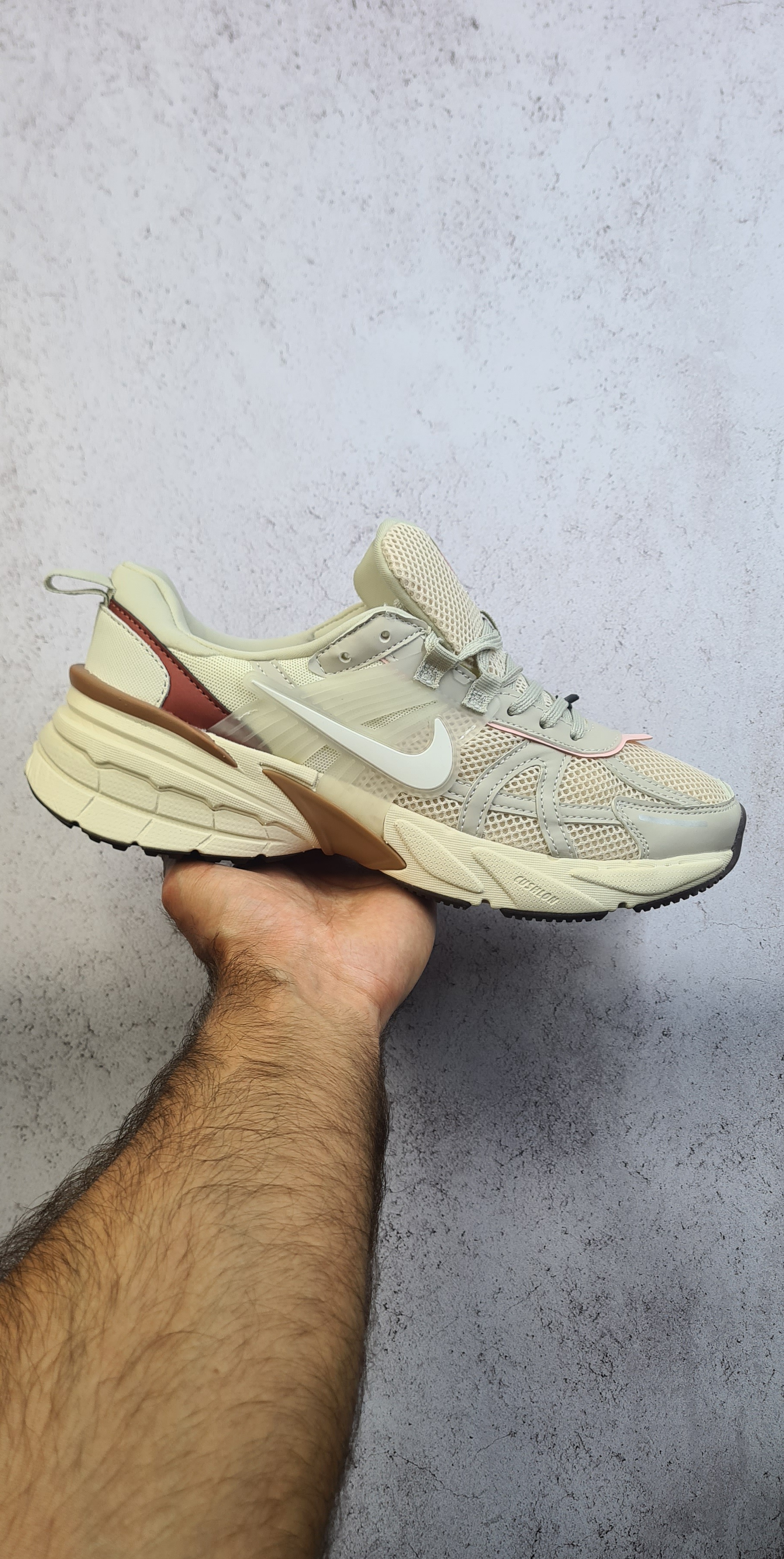 کفش کتانی مردانه مدل نایک v2k ویتنام(های کپی درجه۱)
