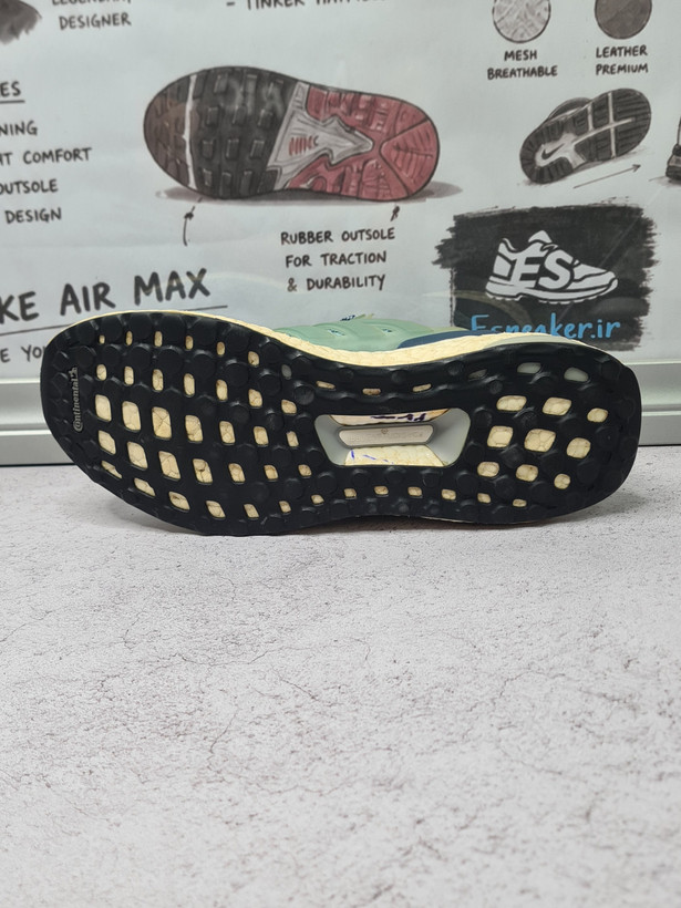 کفش کتانی آدیداس مدل ultra boost (اورجینال کارکرده)