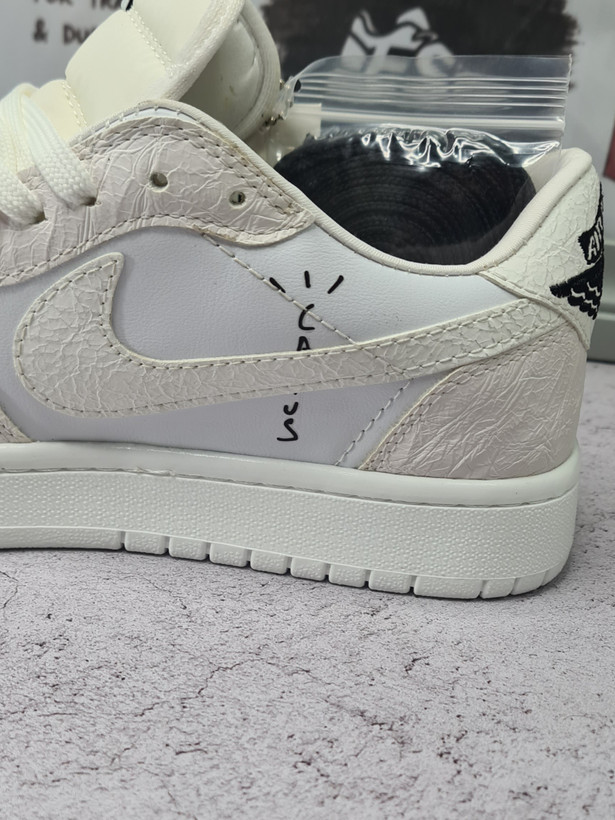 کفش کتانی مردانه نایک مدل travis scott